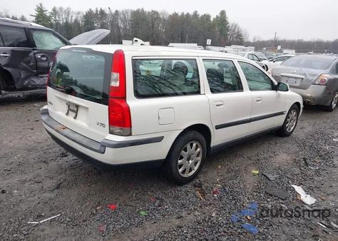 2001 Volvo V70 2.4/2.4 M Sr (Discontinued) z USA, uszkodzony, nr VIN YV1SW61R412105454